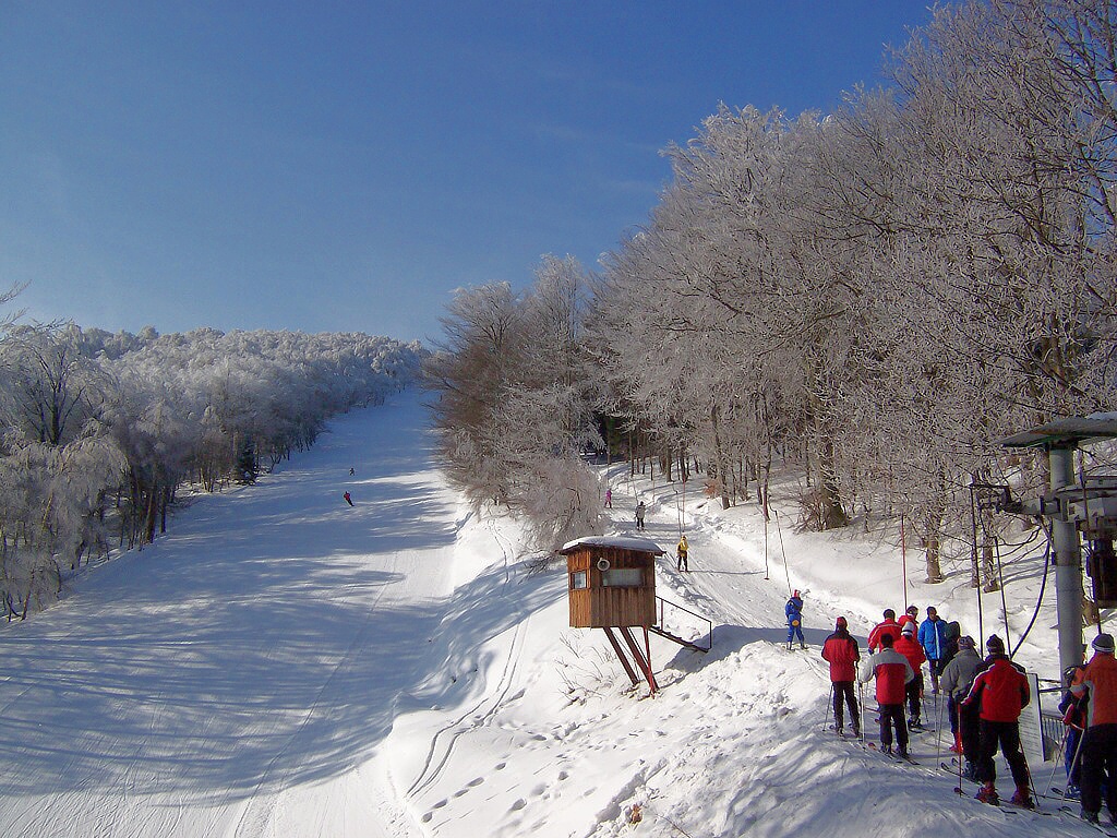 SKI AREÁL KOMÁŘÍ VÍŽKA