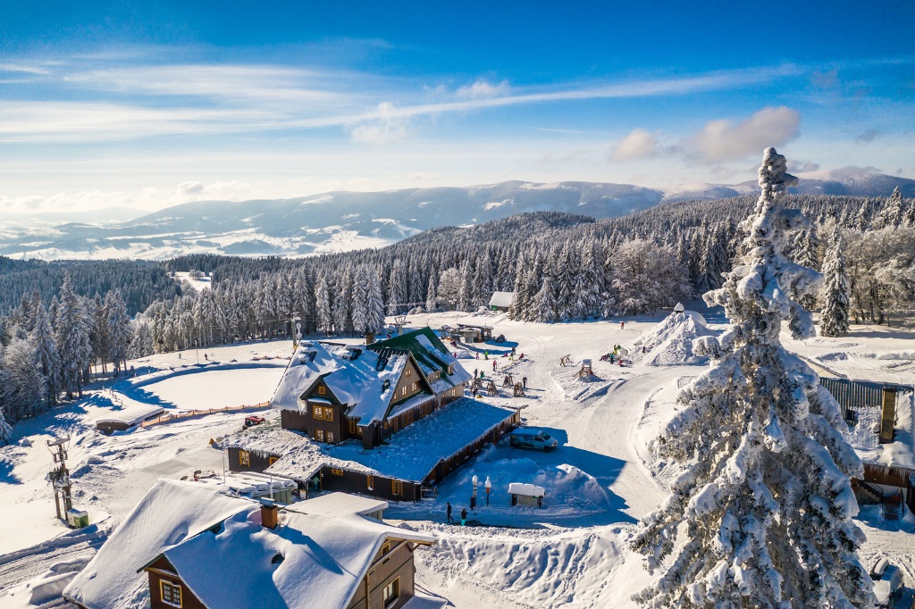 SKI AREÁL PAPRSEK U STARÉHO MĚSTA POD SNĚŽNÍKEM