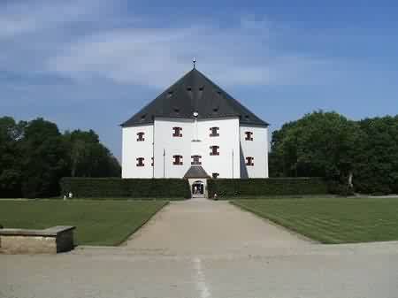Letohrádek Hvězda