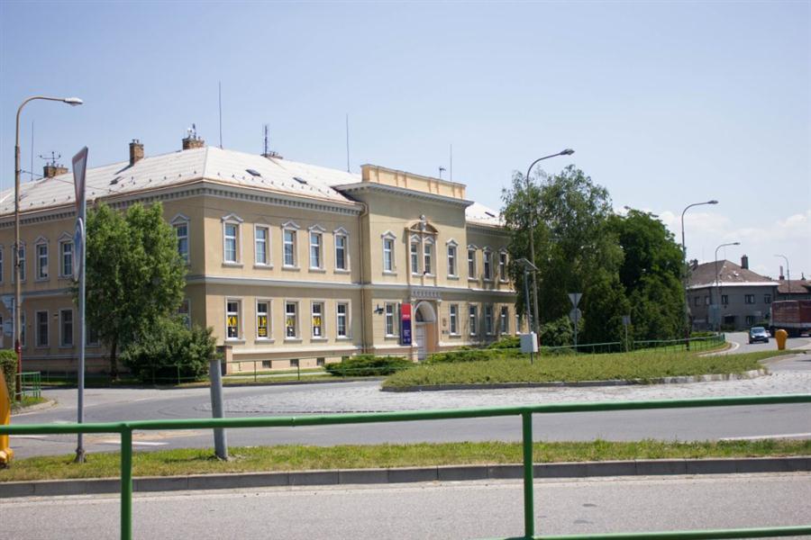 KNIHOVNA HULÍN
