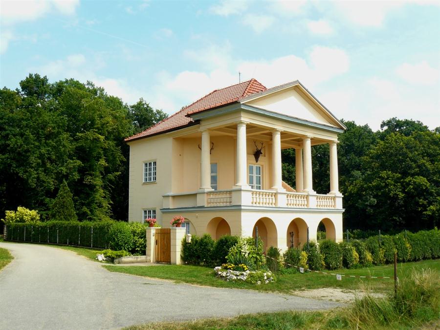 Lovecký zámeček