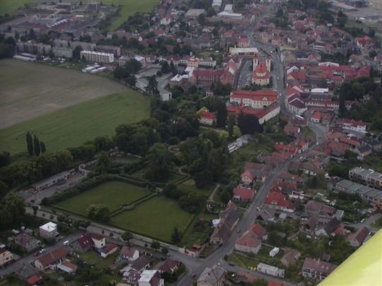 Letecký snímek Chrasti - zámecká zahrada
